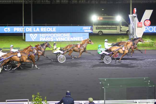 Photo d'arrivée de la course pmu PRIX DE LA REOLE à PARIS-VINCENNES le Lundi 13 décembre 2021