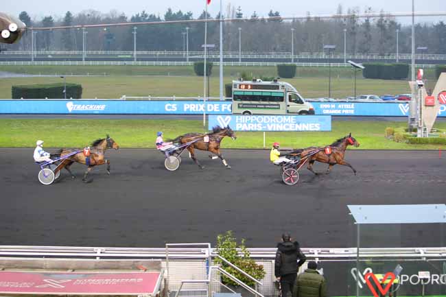 Photo d'arrivée de la course pmu PRIX DE FOURNELS à PARIS-VINCENNES le Mardi 14 décembre 2021