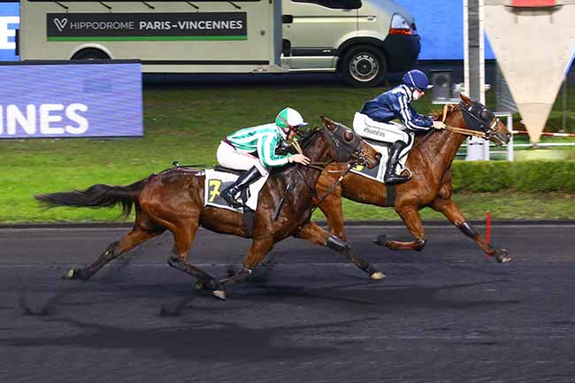 Photo d'arrivée de la course pmu PRIX DE POISSY à PARIS-VINCENNES le Jeudi 16 décembre 2021