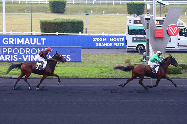 Photo d'arrivée de la course pmu PRIX DE GRIMAULT à PARIS-VINCENNES le Vendredi 17 décembre 2021