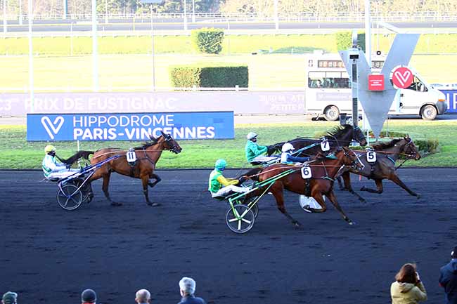 Photo d'arrivée de la course pmu PRIX DE FUSTIGNAC à PARIS-VINCENNES le Vendredi 17 décembre 2021