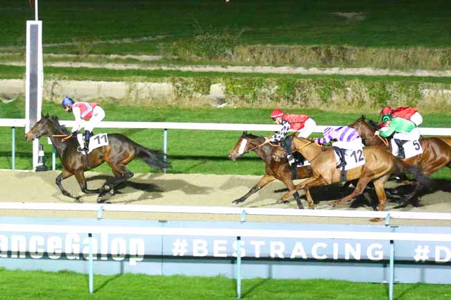 Photo d'arrivée de la course pmu PRIX D'OCCAGNES à DEAUVILLE le Vendredi 17 décembre 2021