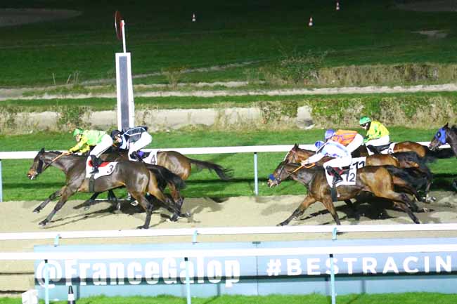 Photo d'arrivée de la course pmu PRIX DE MORTAGNE-AU-PERCHE à DEAUVILLE le Vendredi 17 décembre 2021