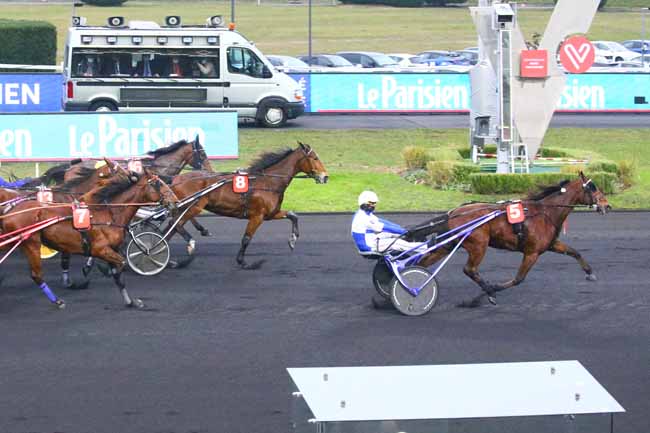 Photo d'arrivée de la course pmu PRIX LE PARISIEN - PRIX GENERAL DU POMMEAU à PARIS-VINCENNES le Dimanche 19 décembre 2021