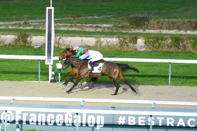 Photo d'arrivée de la course pmu PRIX DE LA MAISON DE L'ARTICHAUT à DEAUVILLE le Lundi 20 décembre 2021