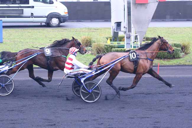 Photo d'arrivée de la course pmu PRIX DE TARBES à PARIS-VINCENNES le Samedi 25 décembre 2021