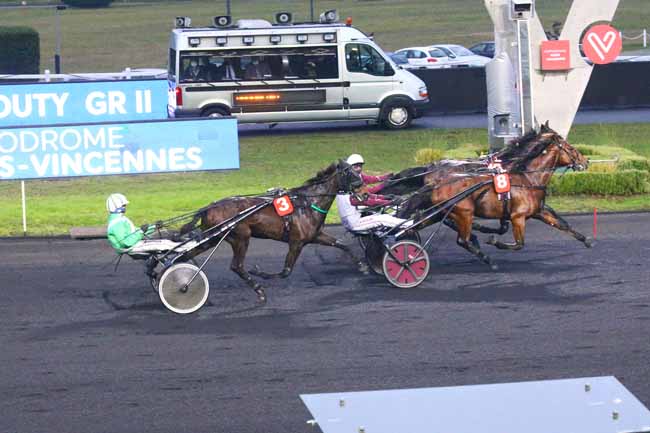 Photo d'arrivée de la course pmu PRIX EMMANUEL MARGOUTY à PARIS-VINCENNES le Samedi 25 décembre 2021