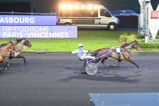 Photo d'arrivée de la course pmu PRIX DE STRASBOURG à PARIS-VINCENNES le Samedi 25 décembre 2021