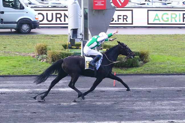 Photo d'arrivée de la course pmu PRIX AGRIFOURNITURES.FR (PRIX LEON TACQUET) à PARIS-VINCENNES le Dimanche 26 décembre 2021