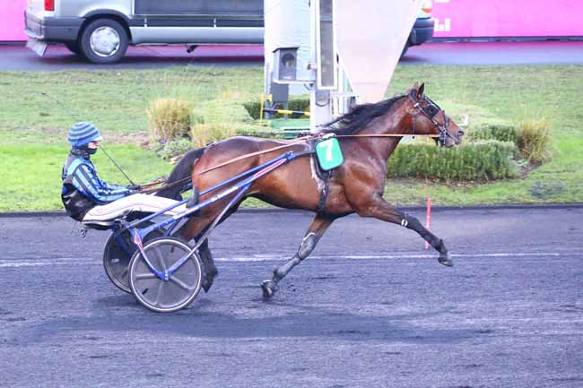 Photo d'arrivée de la course pmu PRIX GRAS SAVOYE WILLIS TOWERS WATSON (PRIX DU MERLERAULT) à PARIS-VINCENNES le Dimanche 26 décembre 2021