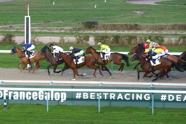 Photo d'arrivée de la course pmu PRIX DE L'AUBERGE MOISY à DEAUVILLE le Lundi 27 décembre 2021
