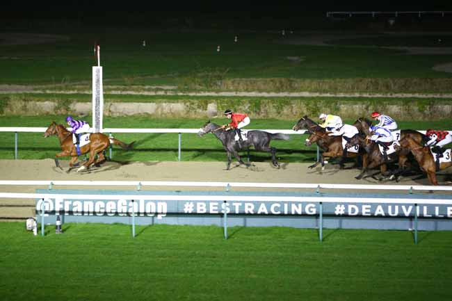 Photo d'arrivée de la course pmu PRIX DE BOURGEAUVILLE à DEAUVILLE le Lundi 27 décembre 2021