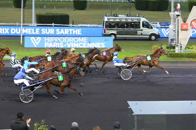 Photo d'arrivée de la course pmu PRIX DU MELE SUR SARTHE à PARIS-VINCENNES le Mardi 28 décembre 2021