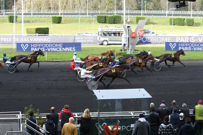 Photo d'arrivée de la course pmu PRIX DE SALVANHAC à PARIS-VINCENNES le Jeudi 30 décembre 2021