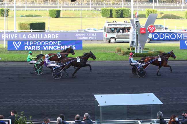Photo d'arrivée de la course pmu PRIX DE BRIVE LA GAILLARDE à PARIS-VINCENNES le Jeudi 30 décembre 2021