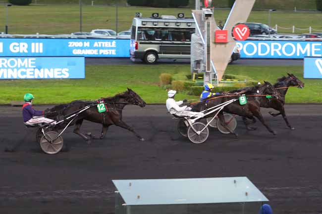 Photo d'arrivée de la course pmu PRIX DE CHATEAU CHINON à PARIS-VINCENNES le Jeudi 30 décembre 2021