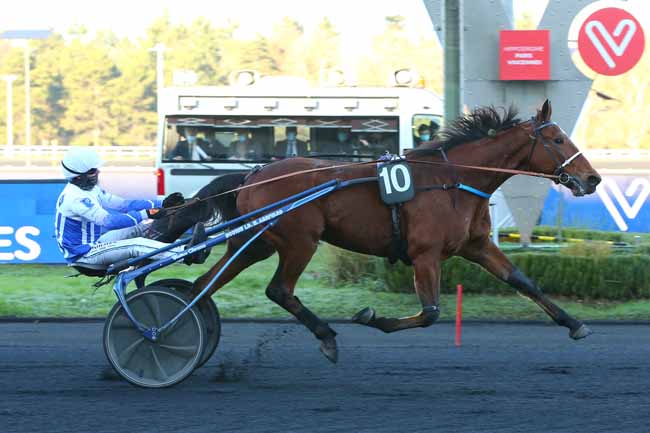 Photo d'arrivée de la course pmu PRIX DE LA TOURAINE à PARIS-VINCENNES le Vendredi 31 décembre 2021