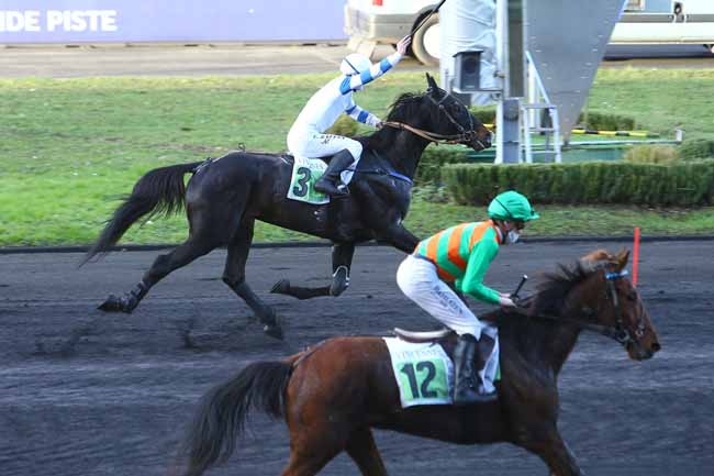 Photo d'arrivée de la course pmu PRIX DE LENS à PARIS-VINCENNES le Vendredi 31 décembre 2021