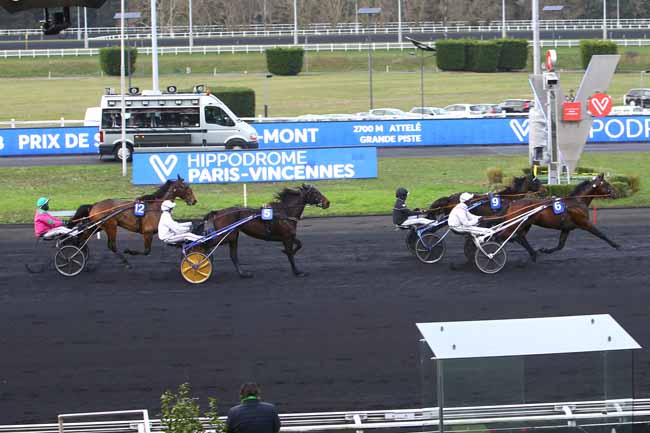 Photo d'arrivée de la course pmu PRIX DE SAINTE-MARIE-DU-MONT à PARIS-VINCENNES le Vendredi 31 décembre 2021