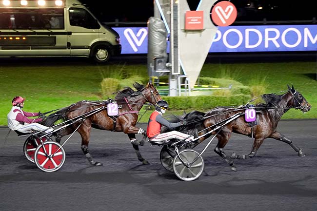 Photo d'arrivée de la course pmu PRIX DES EGLANTIERS à PARIS-VINCENNES le Samedi 1 janvier 2022