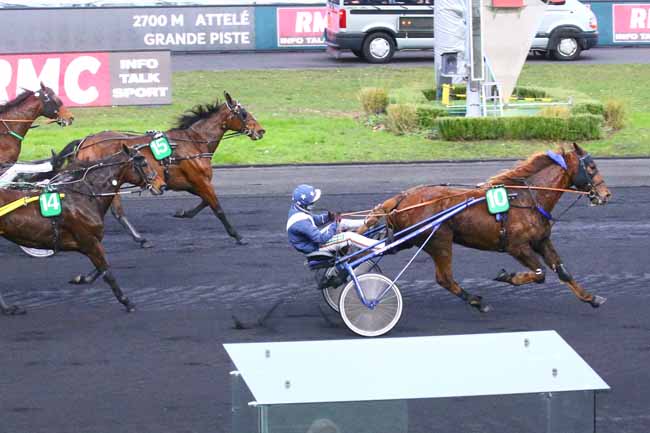 Photo d'arrivée de la course pmu PRIX RMC (PRIX DE NOZAY) à PARIS-VINCENNES le Dimanche 2 janvier 2022