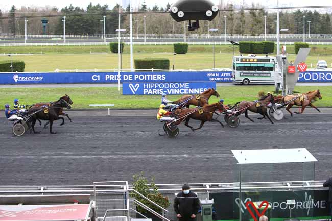 Photo d'arrivée de la course pmu PRIX DE POITIERS à PARIS-VINCENNES le Mardi 4 janvier 2022
