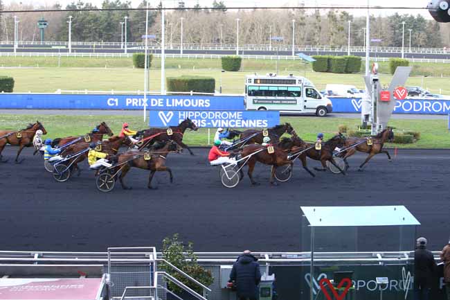 Photo d'arrivée de la course pmu PRIX DE LIMOURS à PARIS-VINCENNES le Mercredi 5 janvier 2022