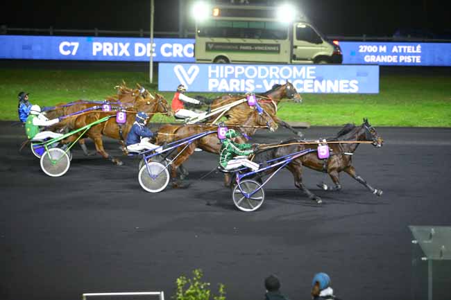 Photo d'arrivée de la course pmu PRIX DE CROISSANVILLE à PARIS-VINCENNES le Mercredi 5 janvier 2022