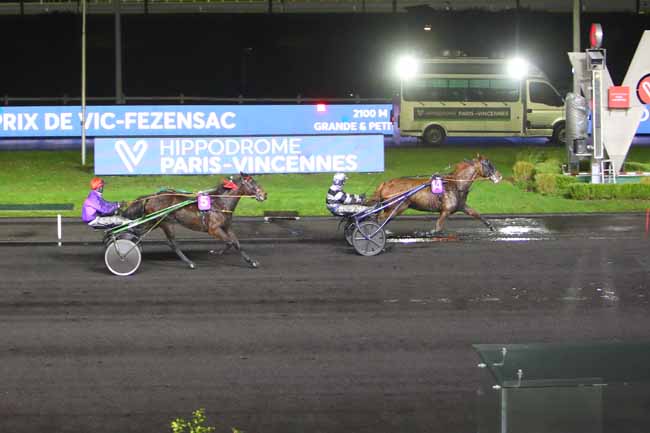Photo d'arrivée de la course pmu PRIX DE VIC-FEZENSAC à PARIS-VINCENNES le Samedi 8 janvier 2022