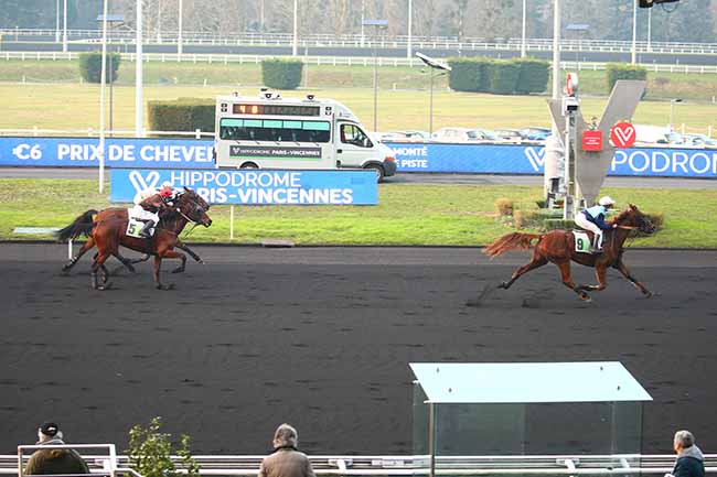 Photo d'arrivée de la course pmu PRIX DE CHEVERNY à PARIS-VINCENNES le Mardi 11 janvier 2022