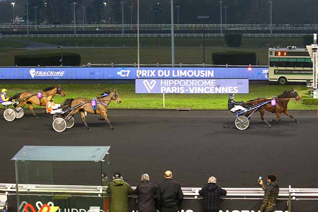 Photo d'arrivée de la course pmu PRIX DU LIMOUSIN à PARIS-VINCENNES le Mardi 11 janvier 2022