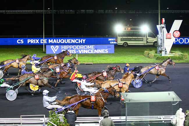 Photo d'arrivée de la course pmu PRIX DE MAUQUENCHY à PARIS-VINCENNES le Vendredi 21 janvier 2022