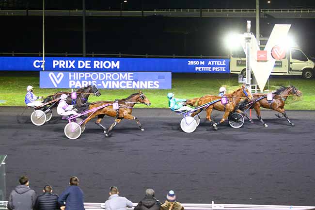 Photo d'arrivée de la course pmu PRIX DE RIOM à PARIS-VINCENNES le Vendredi 21 janvier 2022
