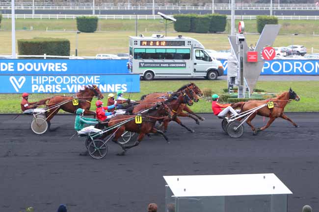 Photo d'arrivée de la course pmu PRIX DE DOUVRES à PARIS-VINCENNES le Samedi 22 janvier 2022