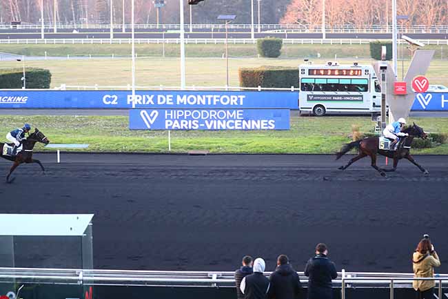 Photo d'arrivée de la course pmu PRIX DE MONTFORT à PARIS-VINCENNES le Lundi 24 janvier 2022