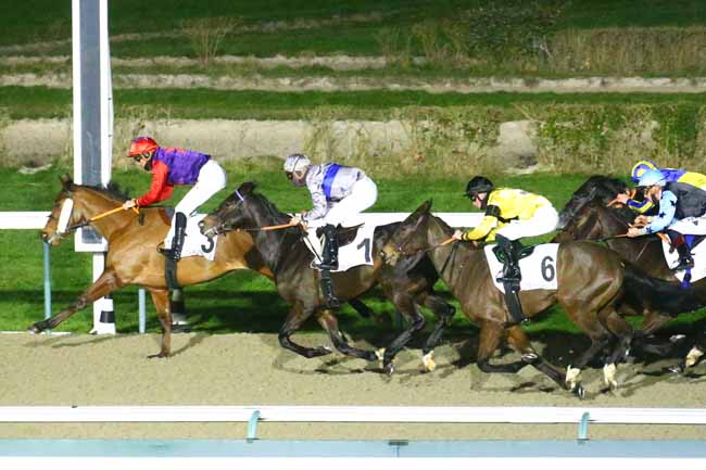Photo d'arrivée de la course pmu PRIX DE L'ECLUSE à DEAUVILLE le Mercredi 26 janvier 2022