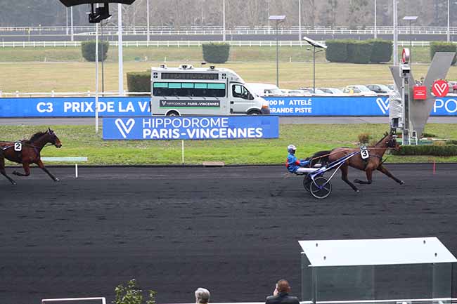 Photo d'arrivée de la course pmu PRIX DE LA VALETTE à PARIS-VINCENNES le Jeudi 27 janvier 2022