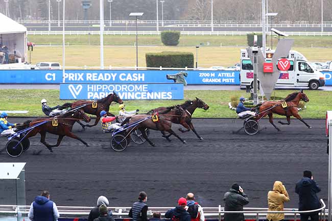 Photo d'arrivée de la course pmu PRIX READY CASH à PARIS-VINCENNES le Samedi 29 janvier 2022