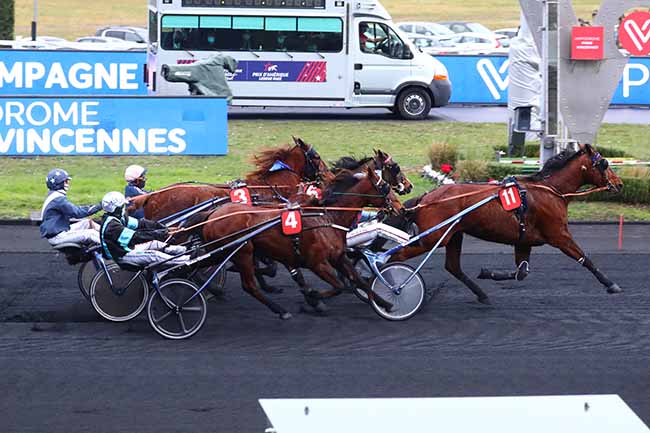 Photo d'arrivée de la course pmu PRIX DE CHALONS-EN-CHAMPAGNE à PARIS-VINCENNES le Samedi 29 janvier 2022