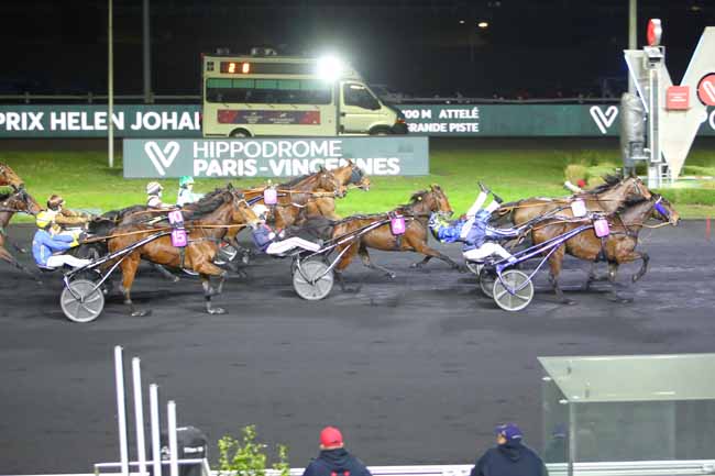 Photo d'arrivée de la course pmu PRIX HELEN JOHANSSON à PARIS-VINCENNES le Dimanche 30 janvier 2022