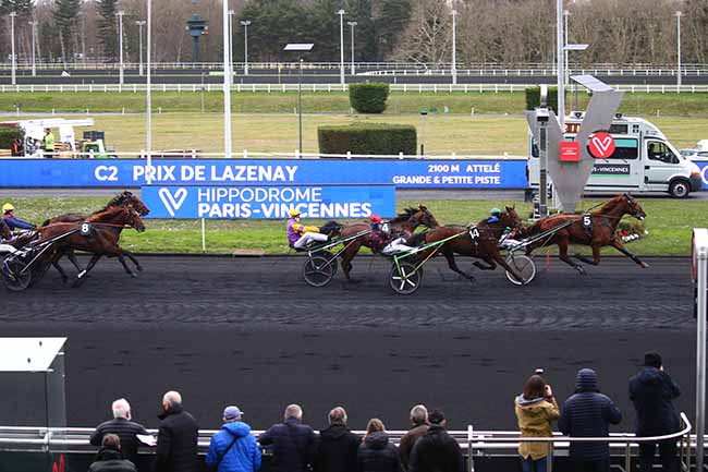 Photo d'arrivée de la course pmu PRIX DE LAZENAY à PARIS-VINCENNES le Mercredi 2 février 2022