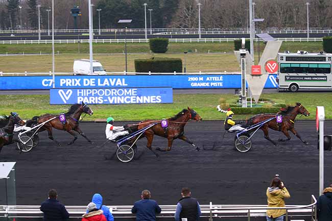 Photo d'arrivée de la course pmu PRIX DE LAVAL à PARIS-VINCENNES le Jeudi 3 février 2022