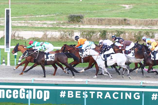 Photo d'arrivée de la course pmu PRIX DU KAHL-BURG à DEAUVILLE le Samedi 5 février 2022