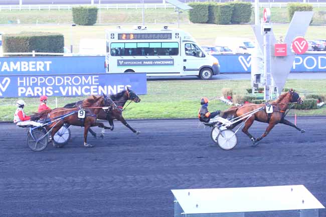 Photo d'arrivée de la course pmu PRIX D'AMBERT à PARIS-VINCENNES le Lundi 7 février 2022