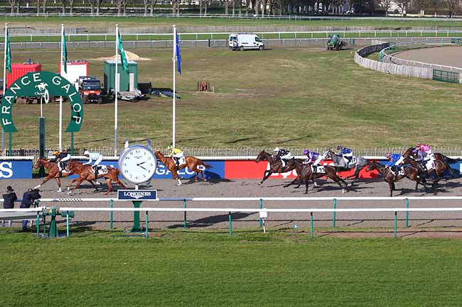 Photo d'arrivée de la course pmu PRIX DES GAZONS DE COYE à CHANTILLY le Lundi 7 février 2022