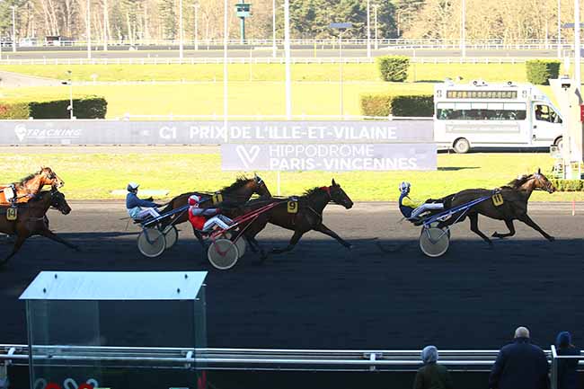 Photo d'arrivée de la course pmu PRIX DE L'ILLE-ET-VILAINE à PARIS-VINCENNES le Mercredi 9 février 2022