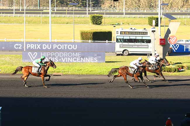 Photo d'arrivée de la course pmu PRIX DU POITOU à PARIS-VINCENNES le Mercredi 9 février 2022