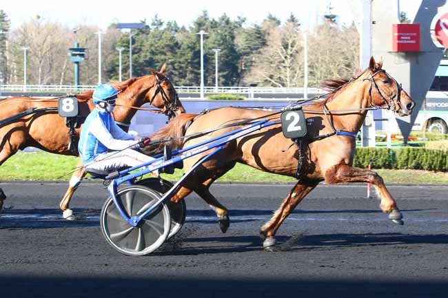 Photo d'arrivée de la course pmu PRIX DE BERCY à PARIS-VINCENNES le Samedi 12 février 2022