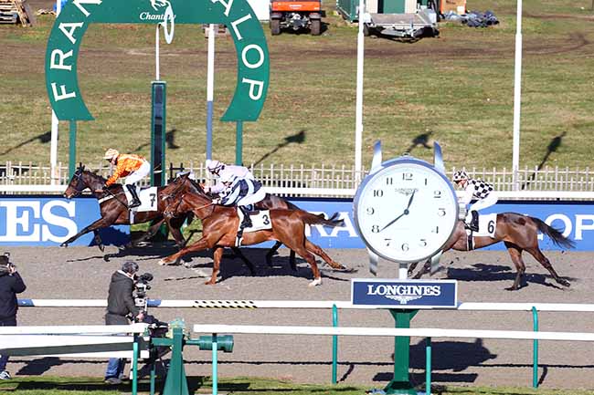 Photo d'arrivée de la course pmu PRIX DU CASTEL à CHANTILLY le Samedi 12 février 2022