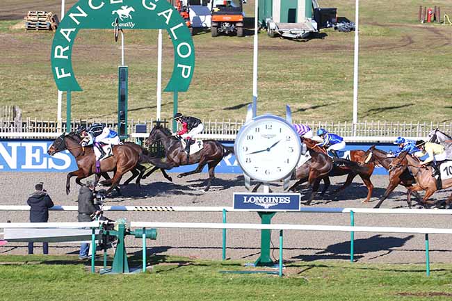 Photo d'arrivée de la course pmu PRIX DU CARREFOUR DU CORMIER à CHANTILLY le Samedi 12 février 2022
